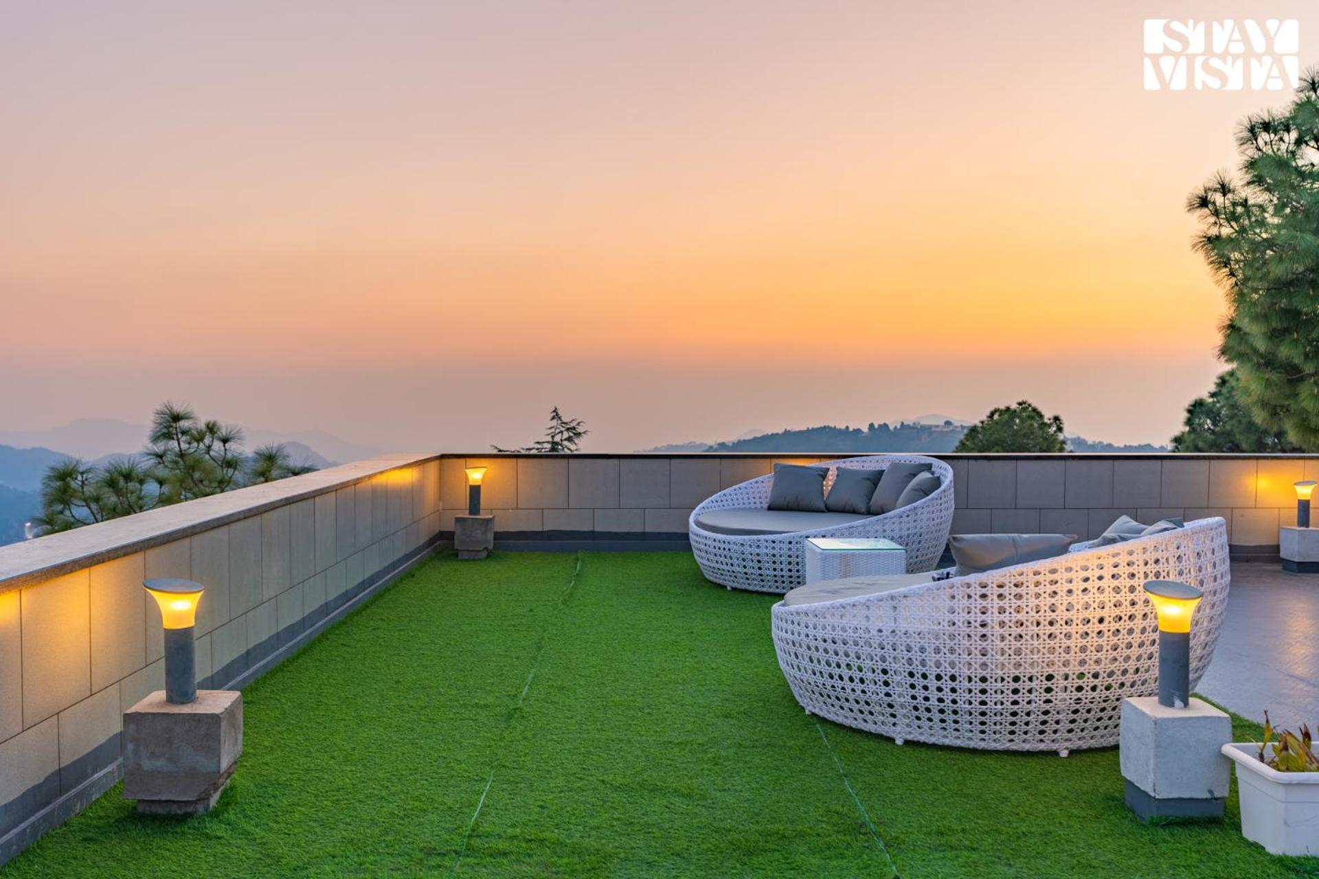 Stayvista At Serene With Outdoor Bonfire Barog Zewnętrze zdjęcie